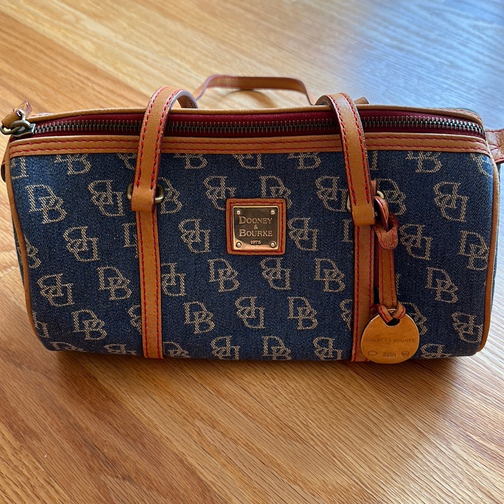 Dooney & Bourke pocketbook